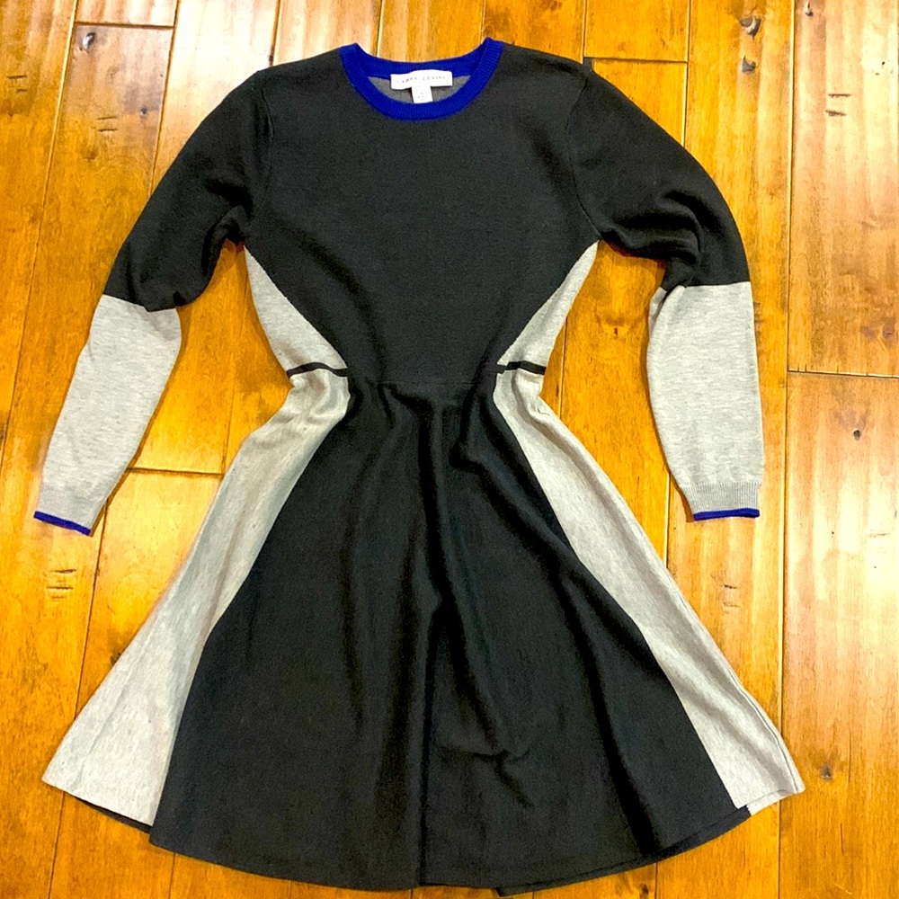 LARRY LEVINE SWEATER DRESS. Geometric